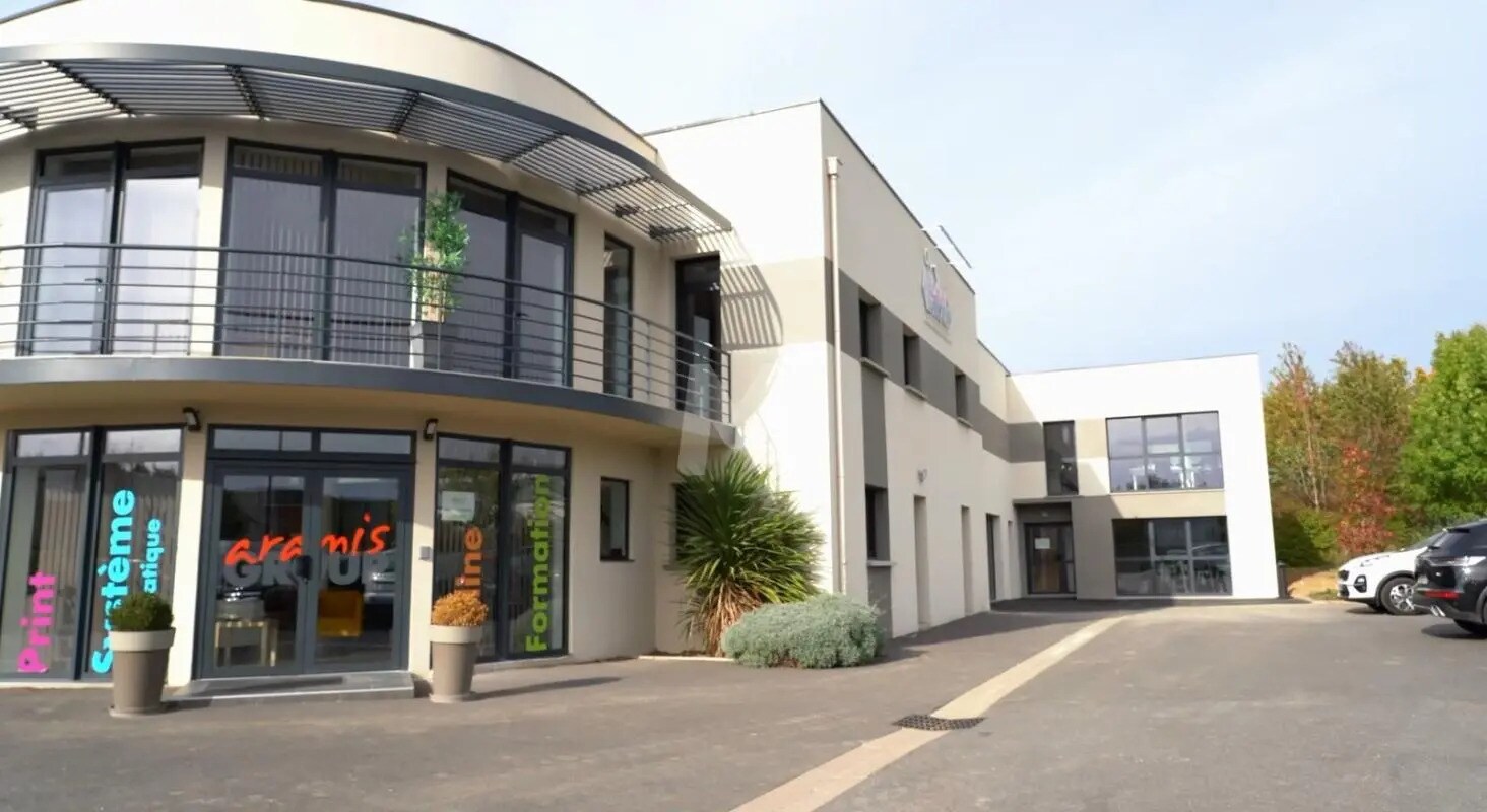 Local d’activités dans Saint-Pierre-du-Perray à louer Photo de l’immeuble– Image 1 sur 11