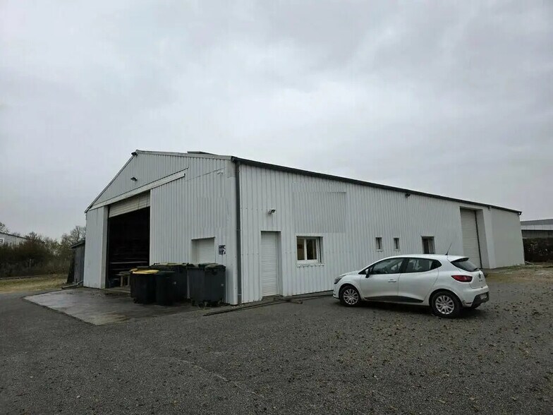 Local d'activités dans Grand Bourgtheroulde à vendre - Photo de l’immeuble – Image 1 sur 6