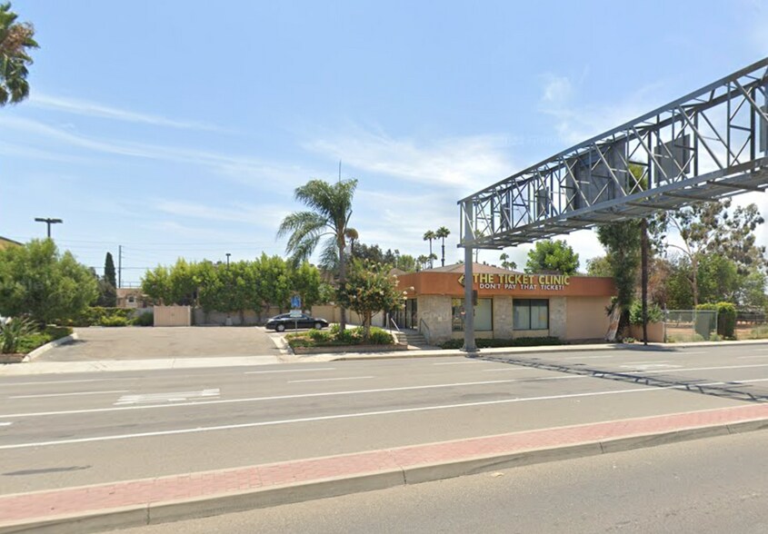 940 Grand Ave, Santa Ana, CA à louer - Photo de l’immeuble – Image 2 sur 5