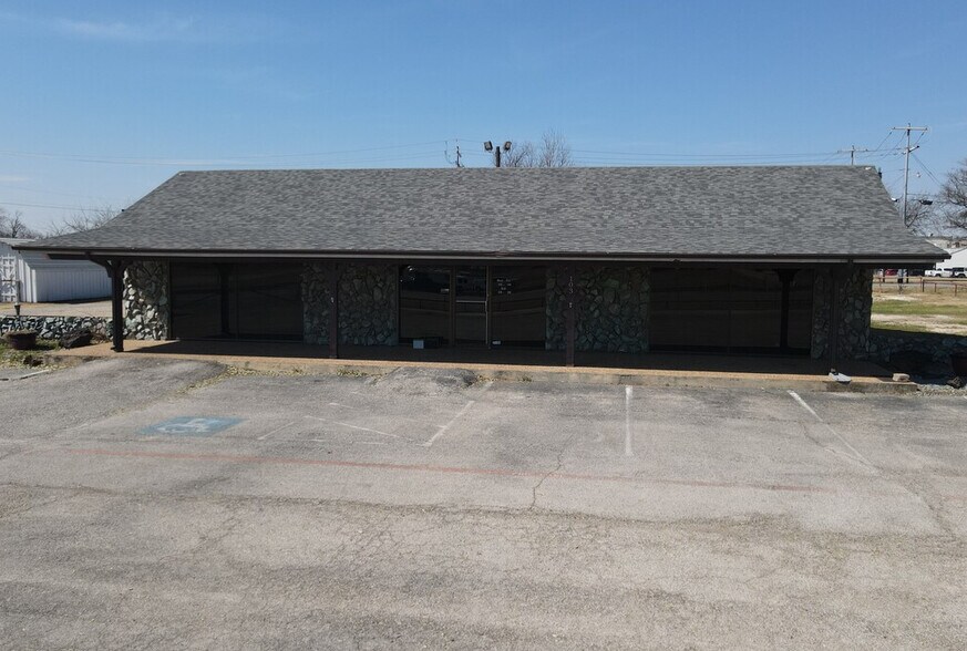 103 S Stemmons St, Sanger, TX à louer - Photo de l’immeuble – Image 2 sur 27