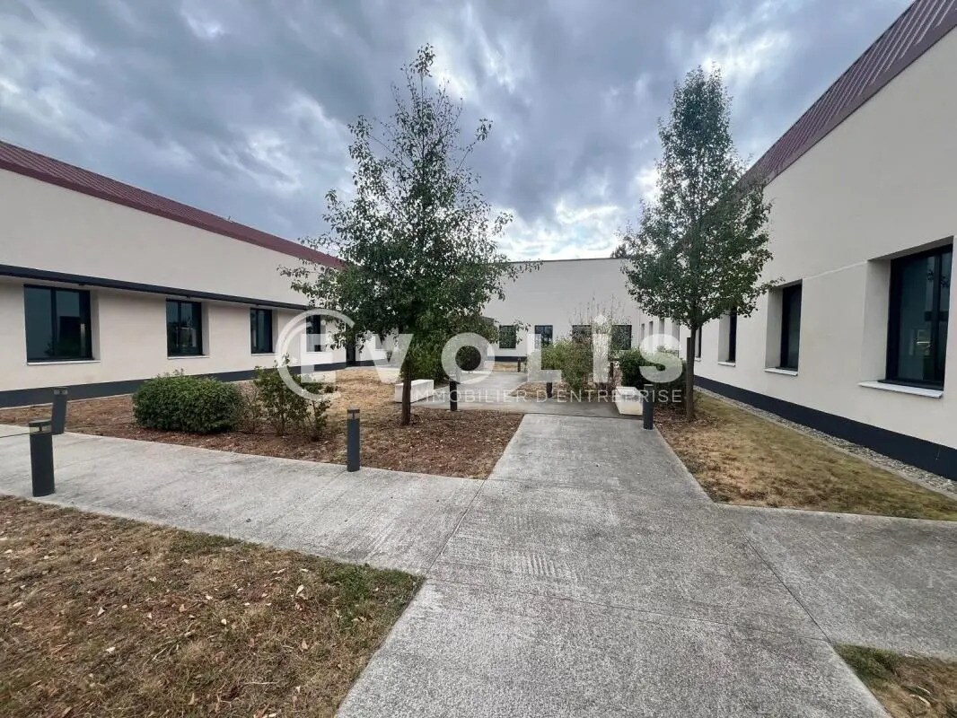 Bureau dans Vénissieux à louer Photo de l’immeuble– Image 1 sur 10