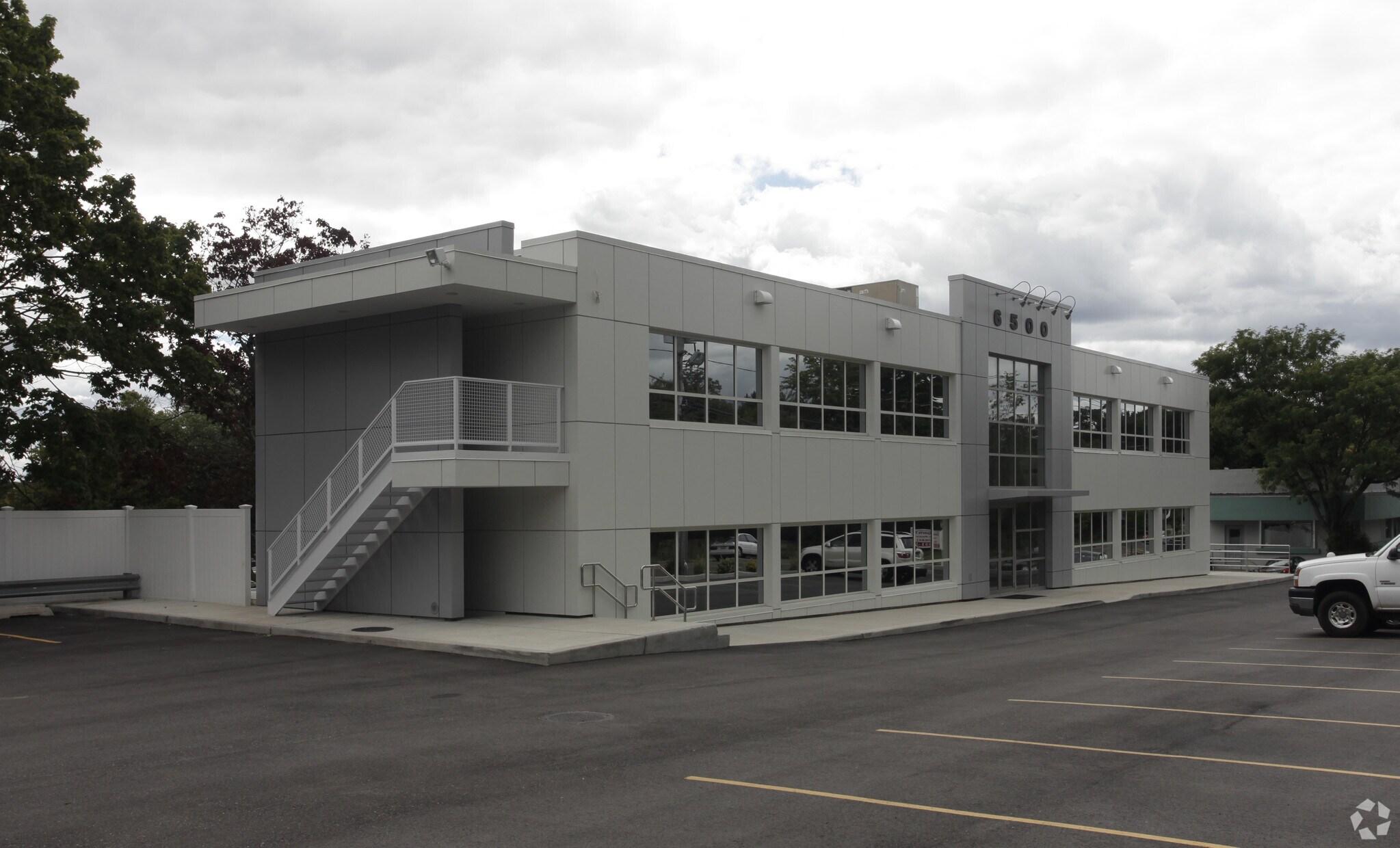 6500 Jericho Tpke, Syosset, NY à louer Photo de l’immeuble– Image 1 sur 7