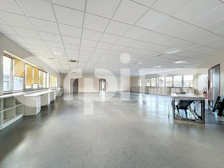 Bureau dans Agnetz à louer - Photo de l’immeuble – Image 1 sur 4