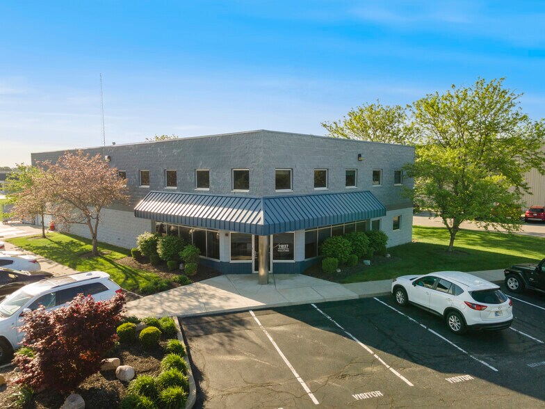 11837 Technology Dr, Fishers, IN à louer - Photo principale – Image 1 sur 40