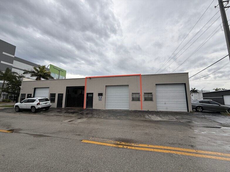 823 NW 1st St, Fort Lauderdale, FL à louer - Photo de l’immeuble – Image 2 sur 20