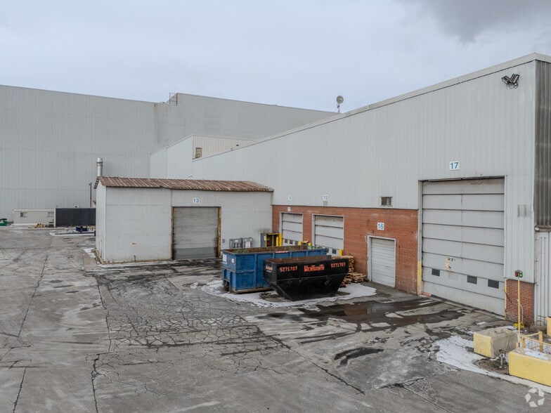 1632 Burlington St E, Hamilton, ON à louer - Photo de l’immeuble – Image 3 sur 6