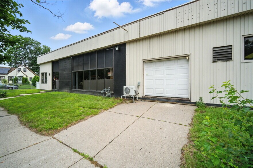 218 Saint James Blvd, Springfield, MA à vendre - Photo de l’immeuble – Image 2 sur 24