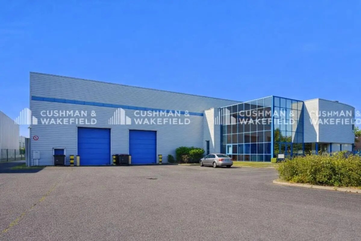 Local d'activités dans Le Plessis-Pâté à vendre Photo de l’immeuble– Image 1 sur 14