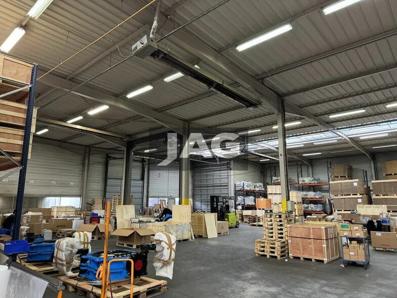 Bureau dans Genas à louer - Photo de l’immeuble – Image 3 sur 6