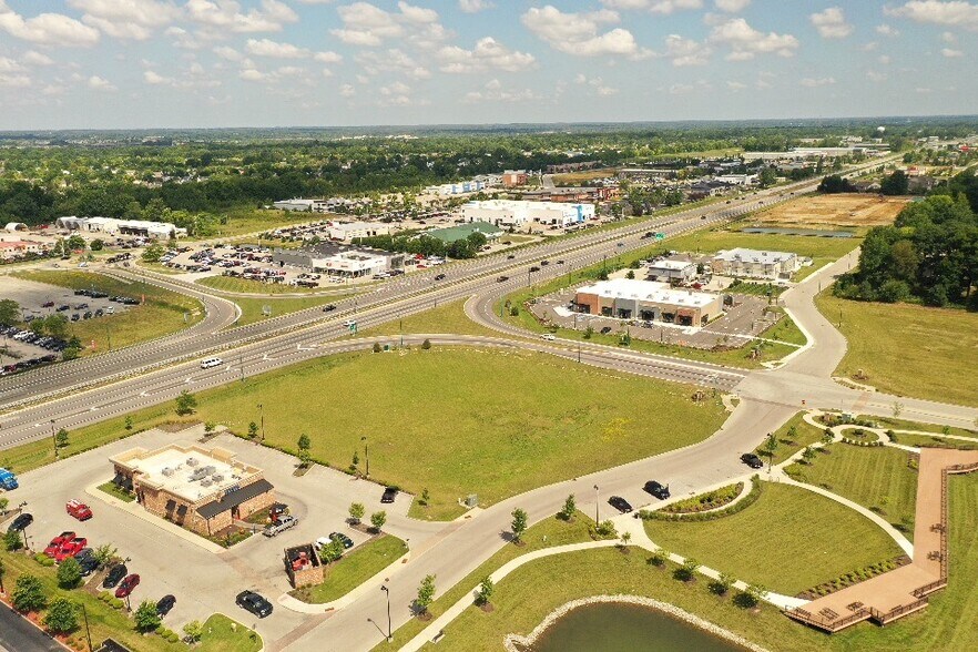 13498 Bent Grass Ln, Fishers, IN à vendre - Photo de l’immeuble – Image 2 sur 17