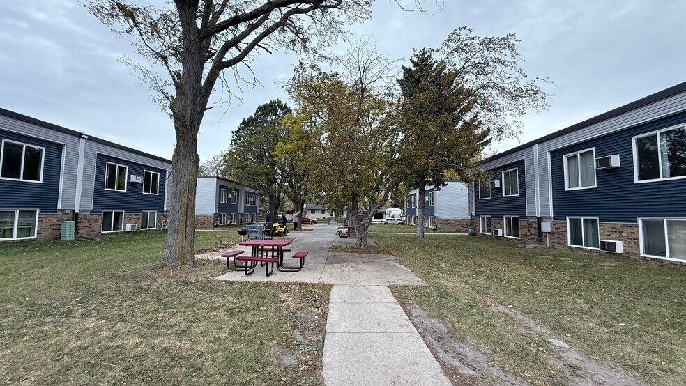 1940-1990 Wisconsin SW, Huron, SD à vendre - Photo de l’immeuble – Image 3 sur 10