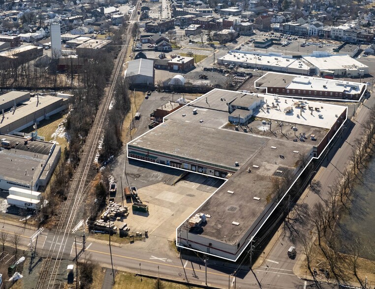 45 N 4th St, Quakertown, PA à louer - Aérien – Image 1 sur 10