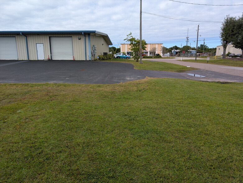 23330 Harborview Rd, Port Charlotte, FL à louer - Photo de l’immeuble – Image 2 sur 6