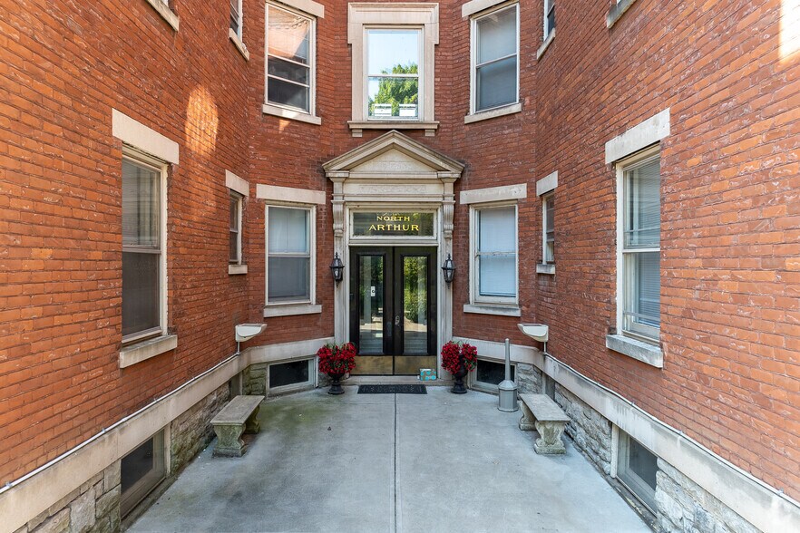 525 Greenup St, Covington, KY à vendre - Photo de l’immeuble – Image 3 sur 18