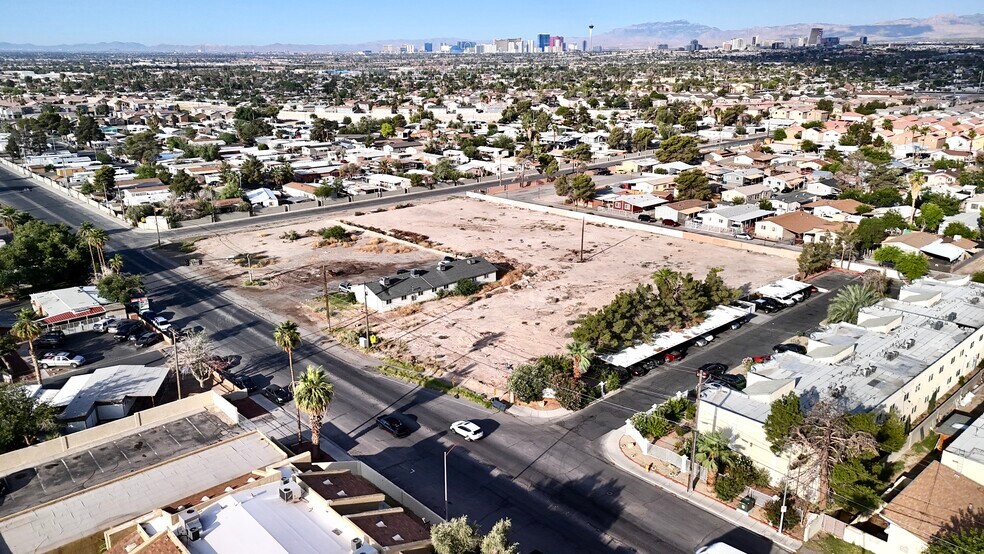 1851 N Walnut Rd, Las Vegas, NV à vendre - Photo de l’immeuble – Image 2 sur 2