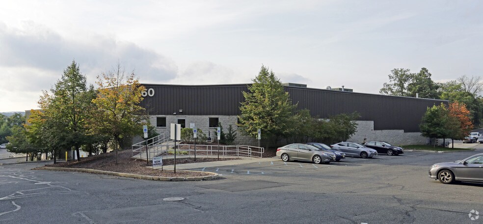 60 Owens Dr, Wayne, NJ à louer - Photo de l’immeuble – Image 1 sur 7