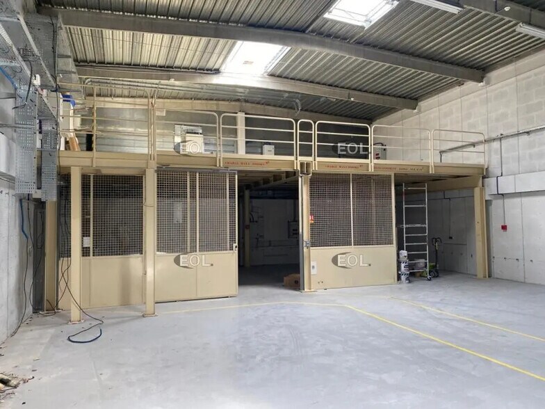 Industriel/Logistique dans Massy à louer - Photo de l’immeuble – Image 1 sur 5