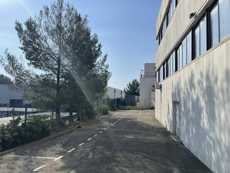 Bureau dans La Ciotat à vendre - Photo de l’immeuble – Image 3 sur 12