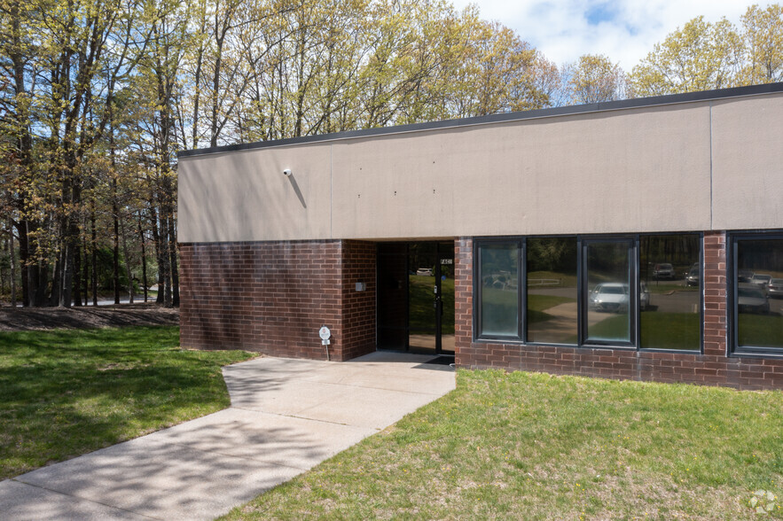 49 Natcon Dr, Shirley, NY à louer - Photo de l’immeuble – Image 3 sur 4