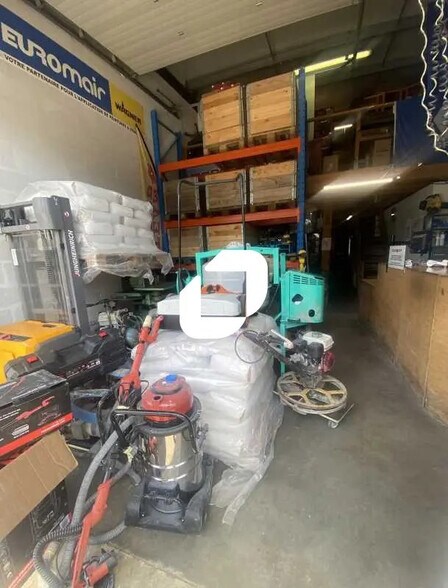 Local d’activités dans Le Haillan à louer - Photo de l’immeuble – Image 3 sur 8