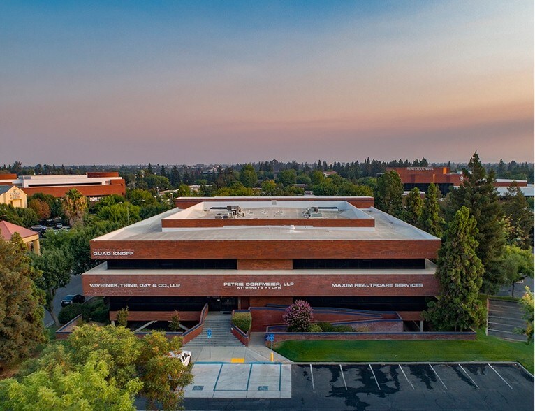 6051 N Fresno St, Fresno, CA à louer - Aérien – Image 2 sur 13