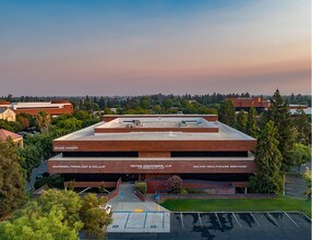 6051 N Fresno St, Fresno, CA - VUE AÉRIENNE  vue de carte