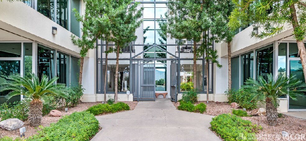 6400 E Grant Rd, Tucson, AZ à louer - Photo de l’immeuble – Image 2 sur 9