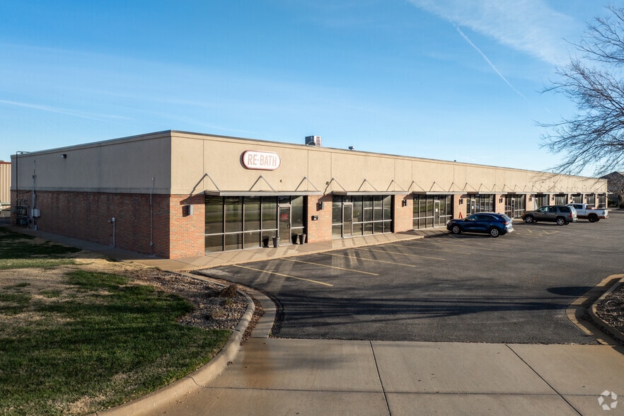 7330 W 33rd St, Wichita, KS à louer - Photo principale – Image 1 sur 42