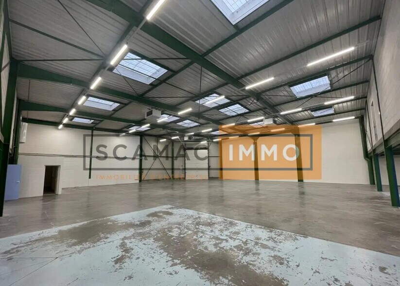 Industriel/Logistique dans Saint-Thibault-des-Vignes à louer - Photo intérieure – Image 2 sur 11
