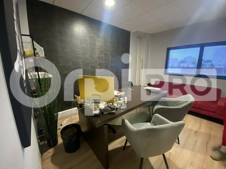 Local d'activités dans Villefranche-sur-Saône à vendre - Photo de l’immeuble – Image 3 sur 8