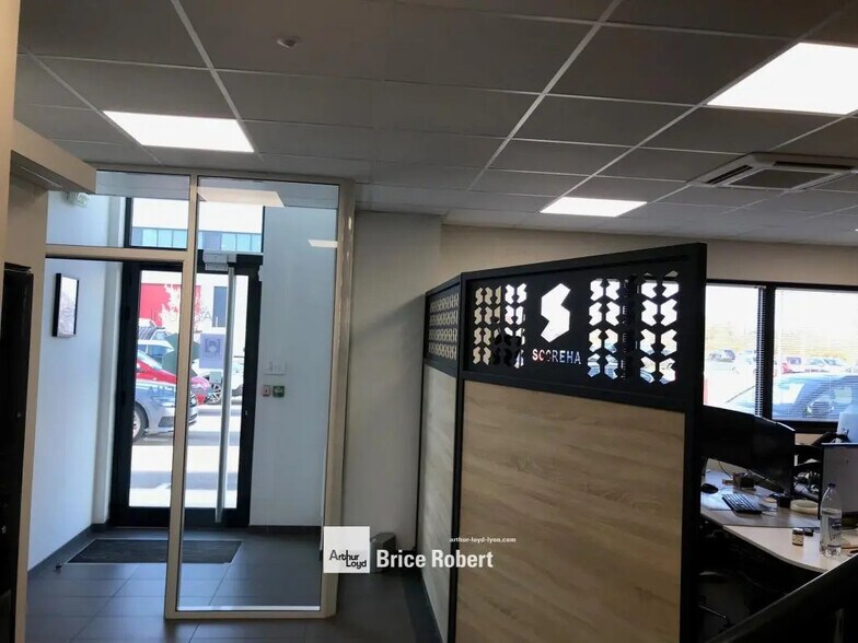 355 Avenue Henri Schneider, Meyzieu à louer - Photo intérieure – Image 2 sur 8