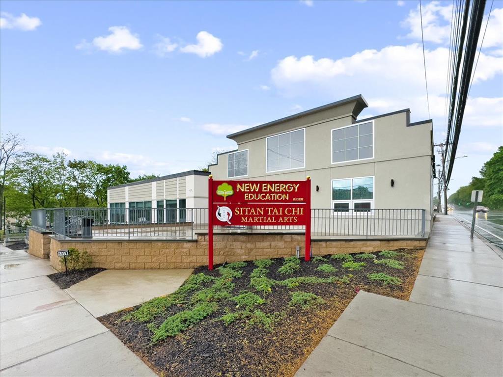 391 W Jericho Tpke, Huntington, NY à louer Photo de l’immeuble– Image 1 sur 23