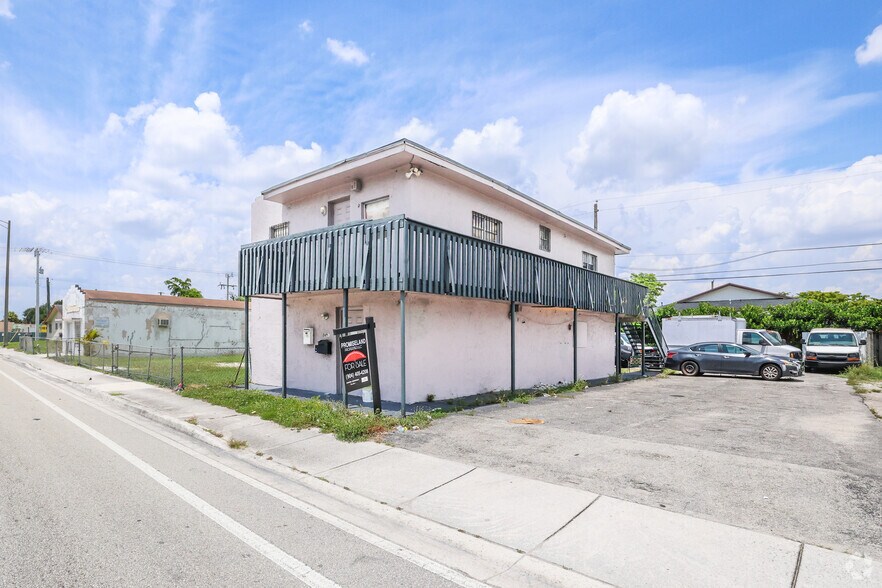 5631 Pembroke Rd, Hollywood, FL à vendre - Photo principale – Image 1 sur 5
