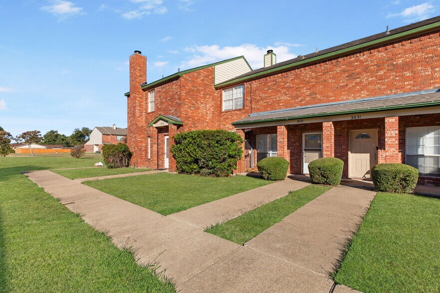 3633 Clubview Dr, Garland, TX à vendre - Photo de l’immeuble – Image 3 sur 3