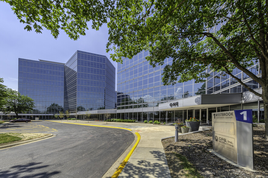 1 Westbrook Corporate Ctr, Westchester, IL à louer - Photo de l’immeuble – Image 3 sur 7