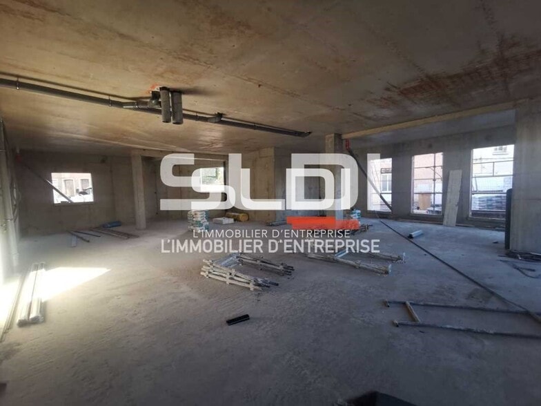 Bureau dans Pont-de-Chéruy à louer - Photo de la construction – Image 2 sur 6
