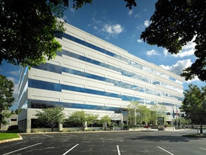 610 Freedom Business Ctr Dr, King Of Prussia, PA à louer Photo de l’immeuble– Image 2 sur 7