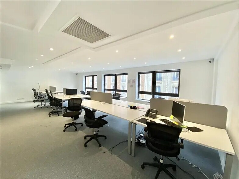Bureau dans Neuilly-sur-Seine à louer - Photo de l’immeuble – Image 1 sur 8