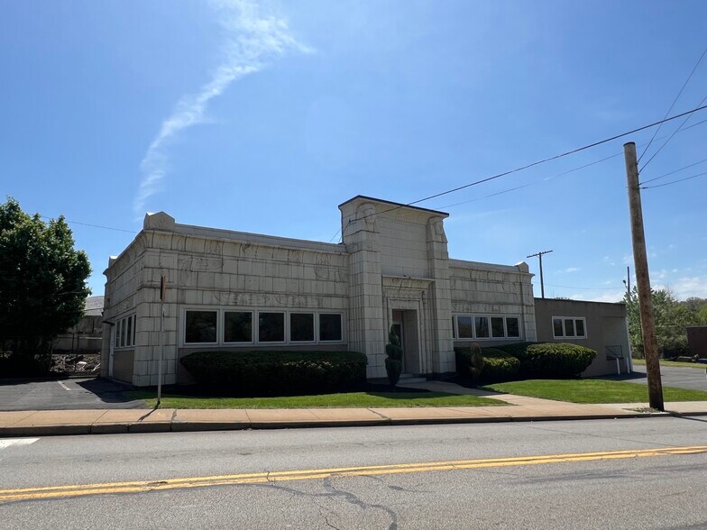 810 Noblestown Rd, Carnegie, PA à vendre - Photo de l’immeuble – Image 2 sur 18