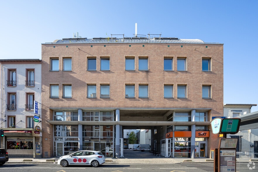 Bureau dans Saint-Ouen à louer - Photo principale – Image 1 sur 3