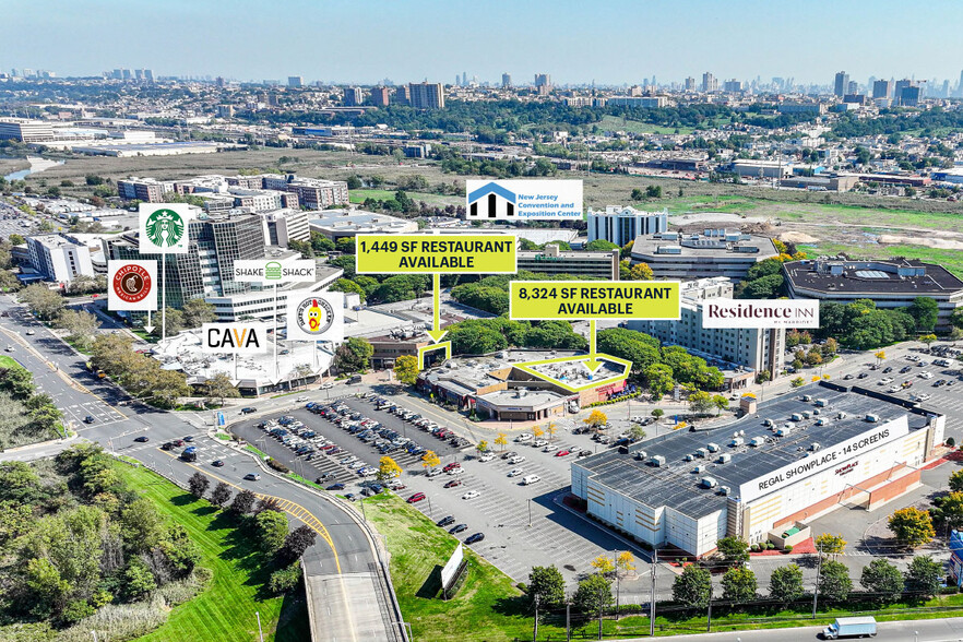 700 Plaza Dr, Secaucus, NJ à louer - Photo de l’immeuble – Image 1 sur 9