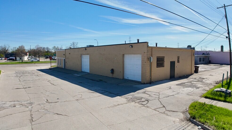 32304 Michigan Ave, Wayne, MI à louer - Photo de l’immeuble – Image 2 sur 8
