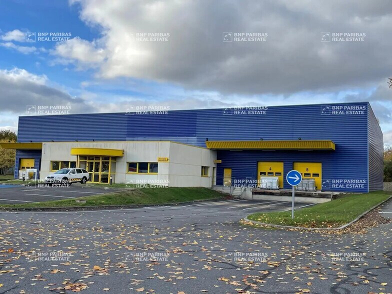 Local d’activités dans Chécy à louer - Photo de l’immeuble – Image 2 sur 12