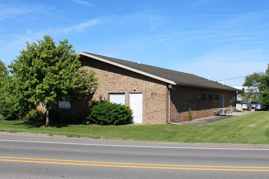 1800 Dorr Rd, Howell, MI à louer - Photo principale – Image 1 sur 3