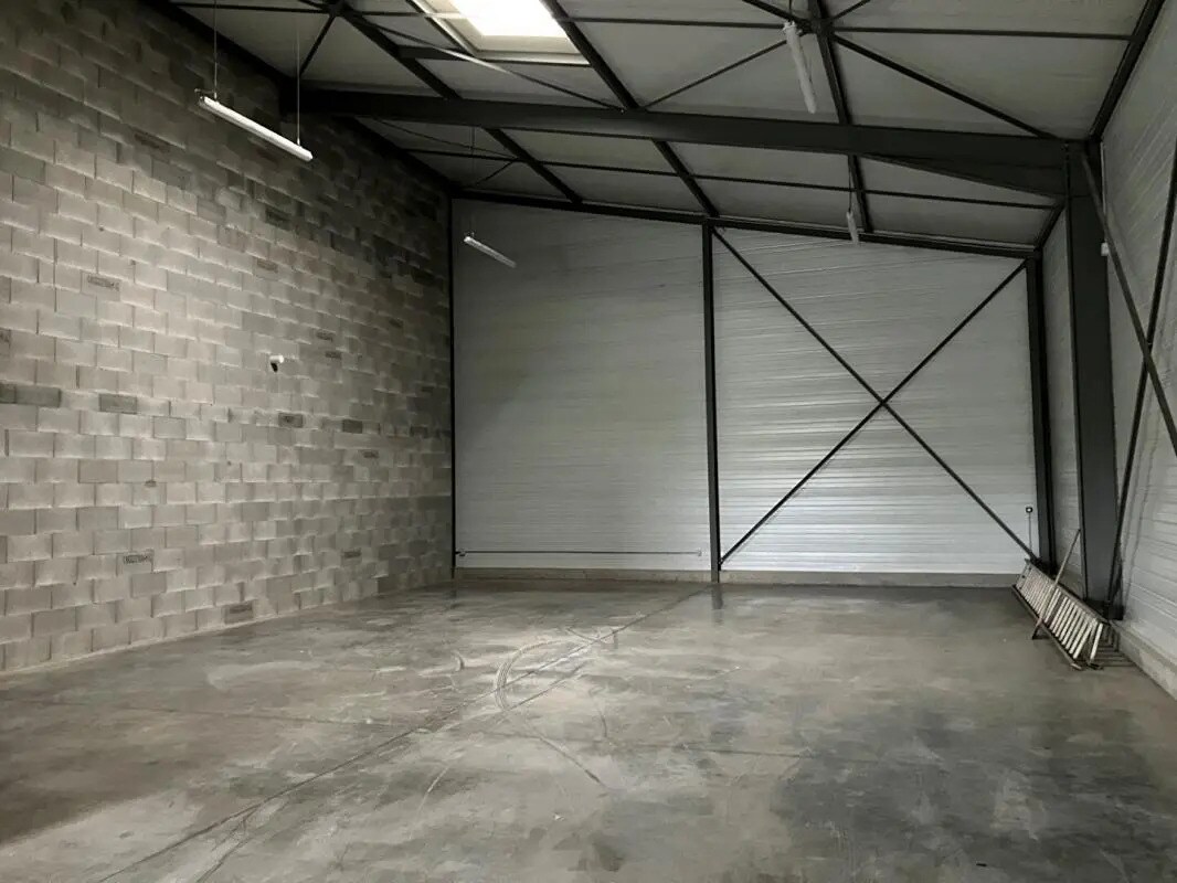 Local d’activités dans Druye à louer Photo intérieure– Image 1 sur 3