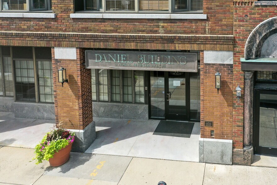 11 N 7th Ave N, Saint Cloud, MN à vendre - Photo de l’immeuble – Image 3 sur 42