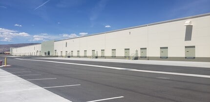 425 E Sydney Dr, Mccarran, NV à louer Photo de l’immeuble– Image 2 sur 7