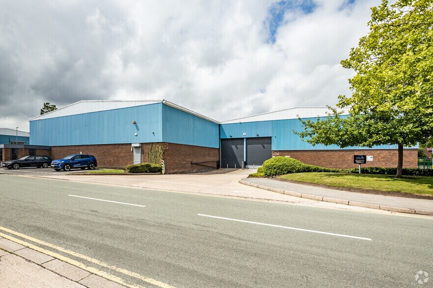 Shadowmoss Rd, Manchester à louer - Photo de l’immeuble – Image 2 sur 3