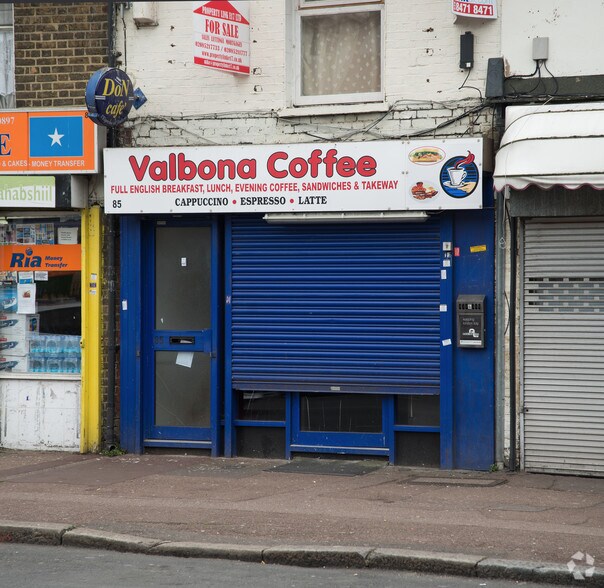 85 Vicarage Ln, Londres à vendre - Photo de l’immeuble – Image 2 sur 3