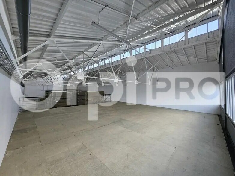 Local d’activités dans Reims à louer - Photo de l’immeuble – Image 3 sur 6